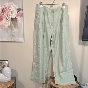 Abercrombie & Fitch NWT Women’s Light Green Wide-Leg Pants Size L short